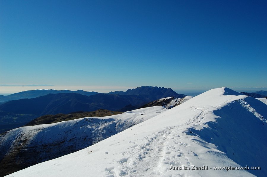 26 Dal Baciamorti sguardo verso il Resegone.JPG